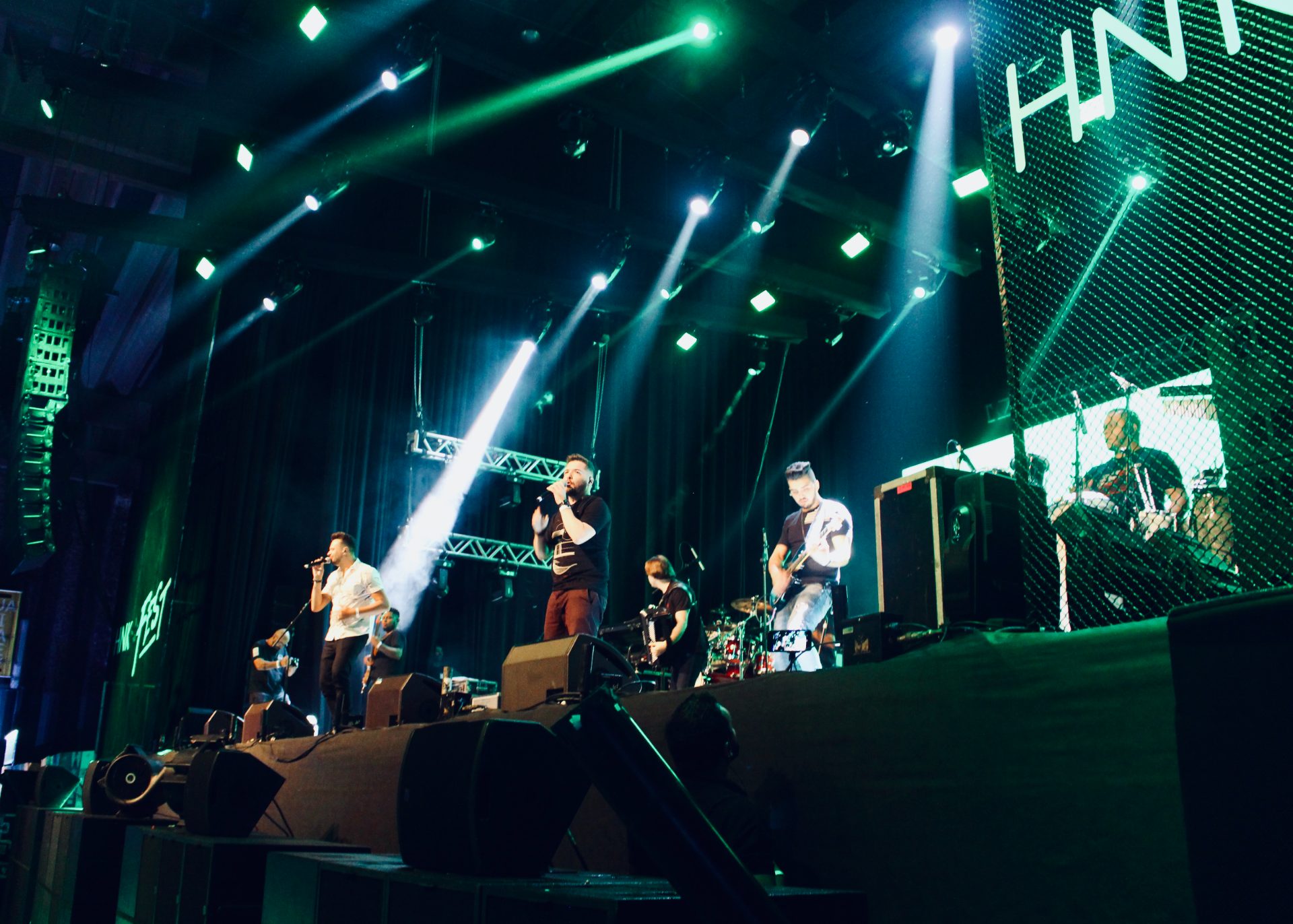 A dupla Thiago Melo & Amorim no palco