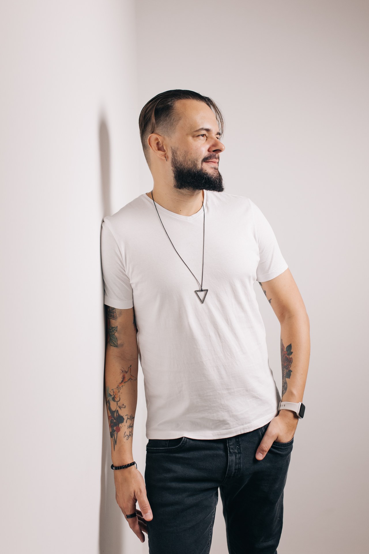 Thiago Melo, retrato — empresariamento artístico